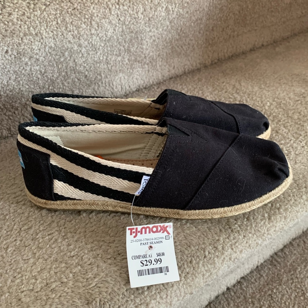 NWT toms